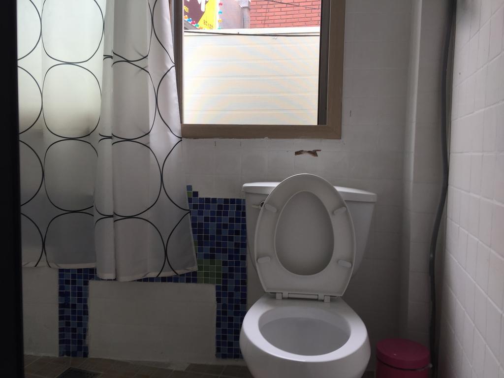 Backpackers In Jeju City Center Kültér fotó