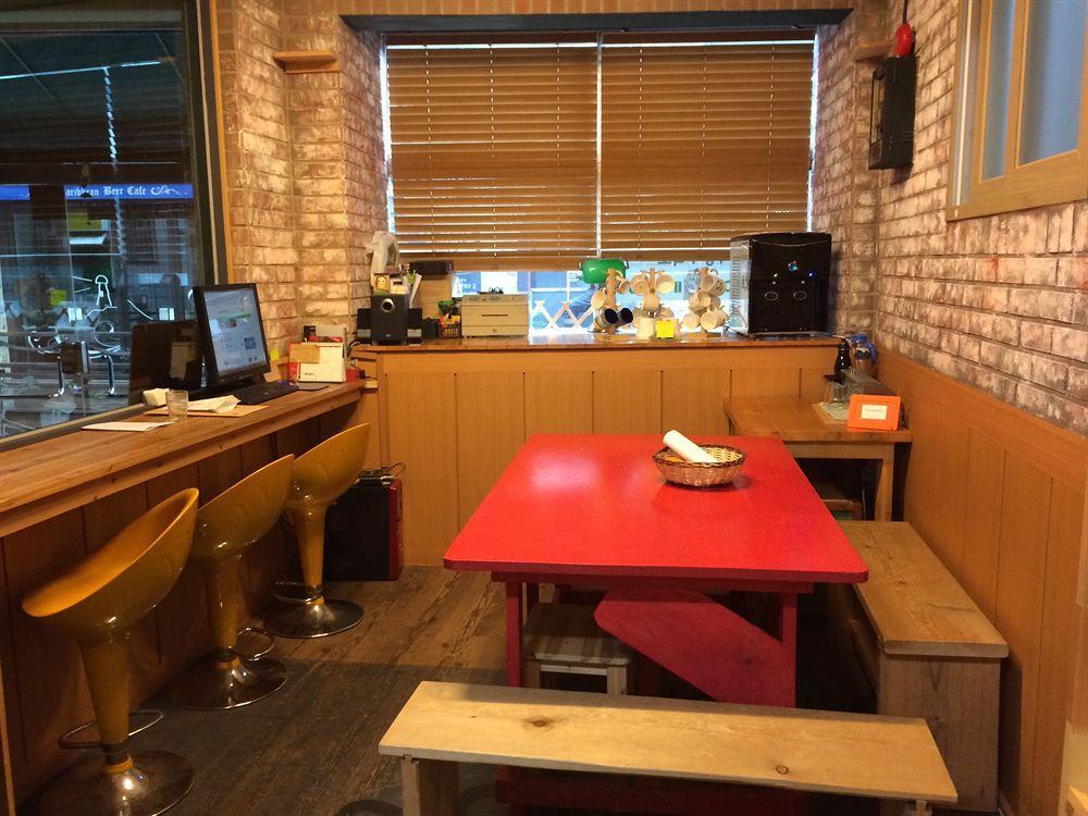Backpackers In Jeju City Center Kültér fotó