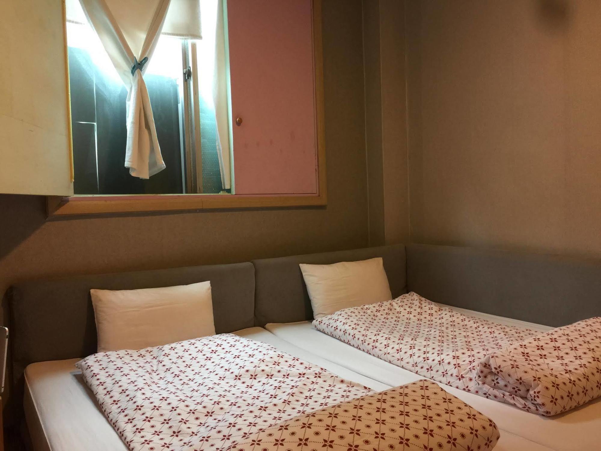 Backpackers In Jeju City Center Kültér fotó