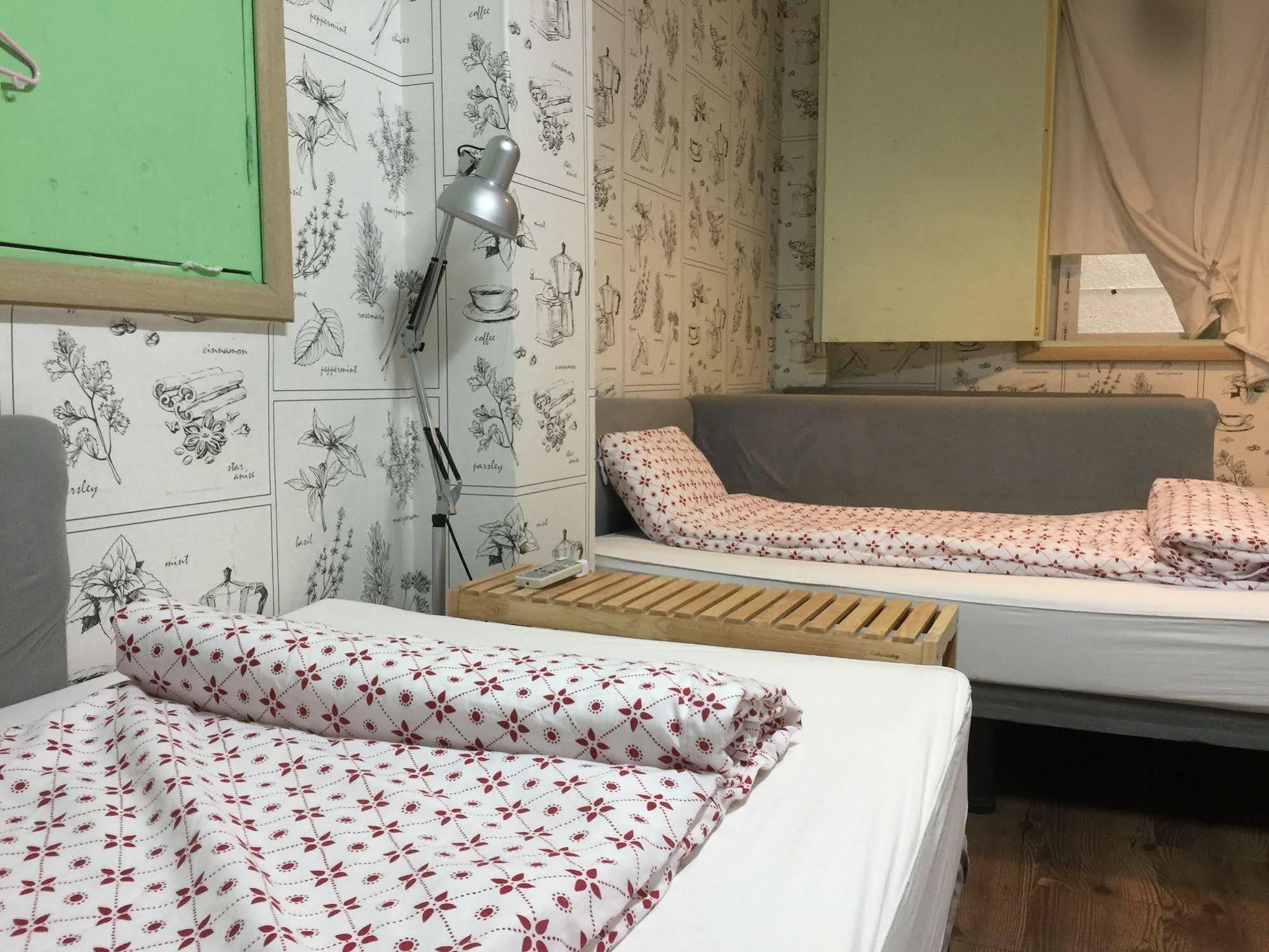 Backpackers In Jeju City Center Kültér fotó