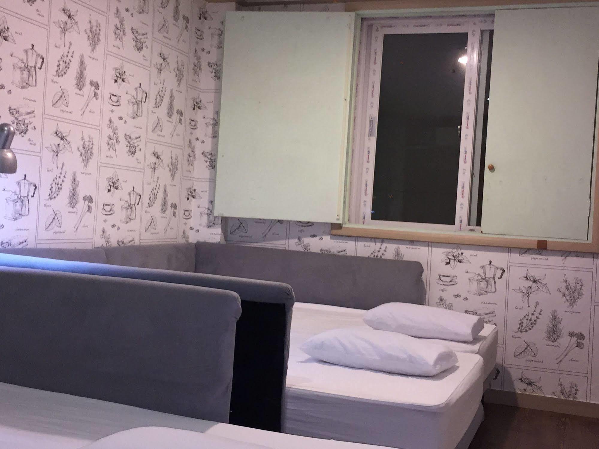 Backpackers In Jeju City Center Kültér fotó
