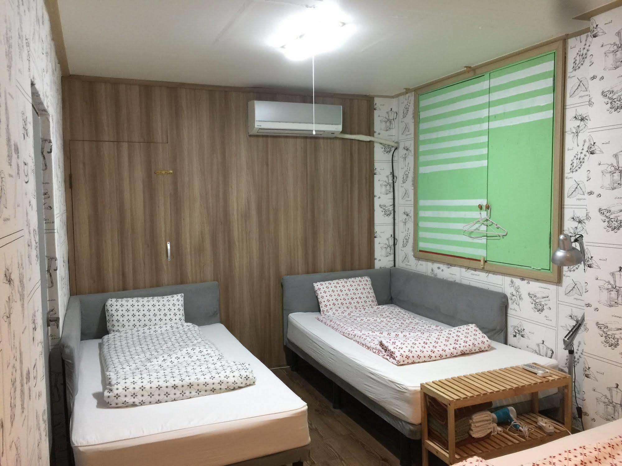 Backpackers In Jeju City Center Kültér fotó