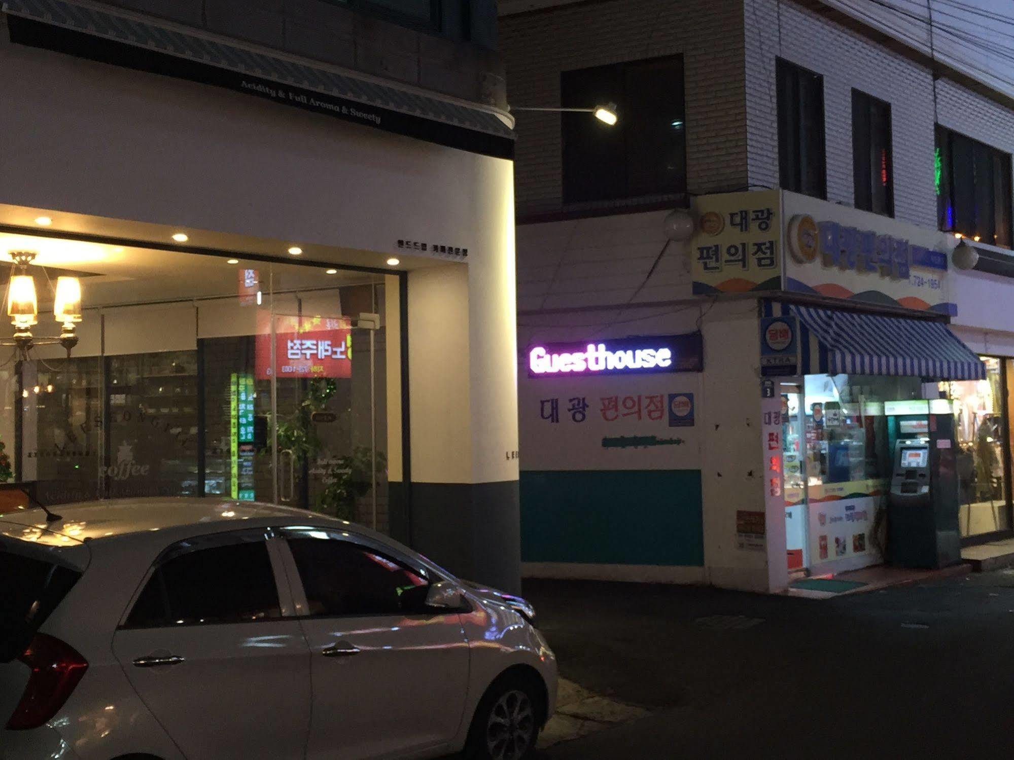 Backpackers In Jeju City Center Kültér fotó