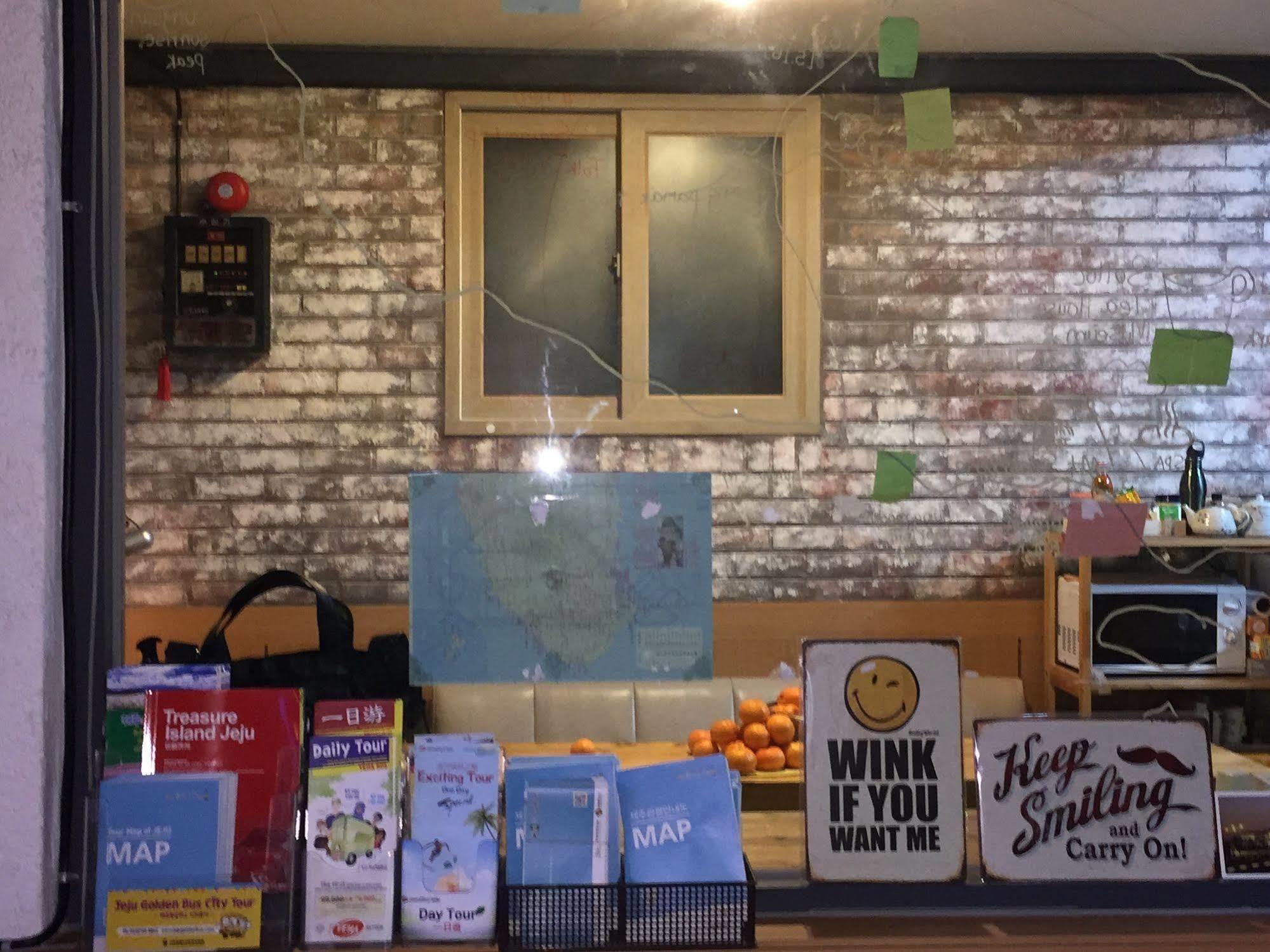 Backpackers In Jeju City Center Kültér fotó
