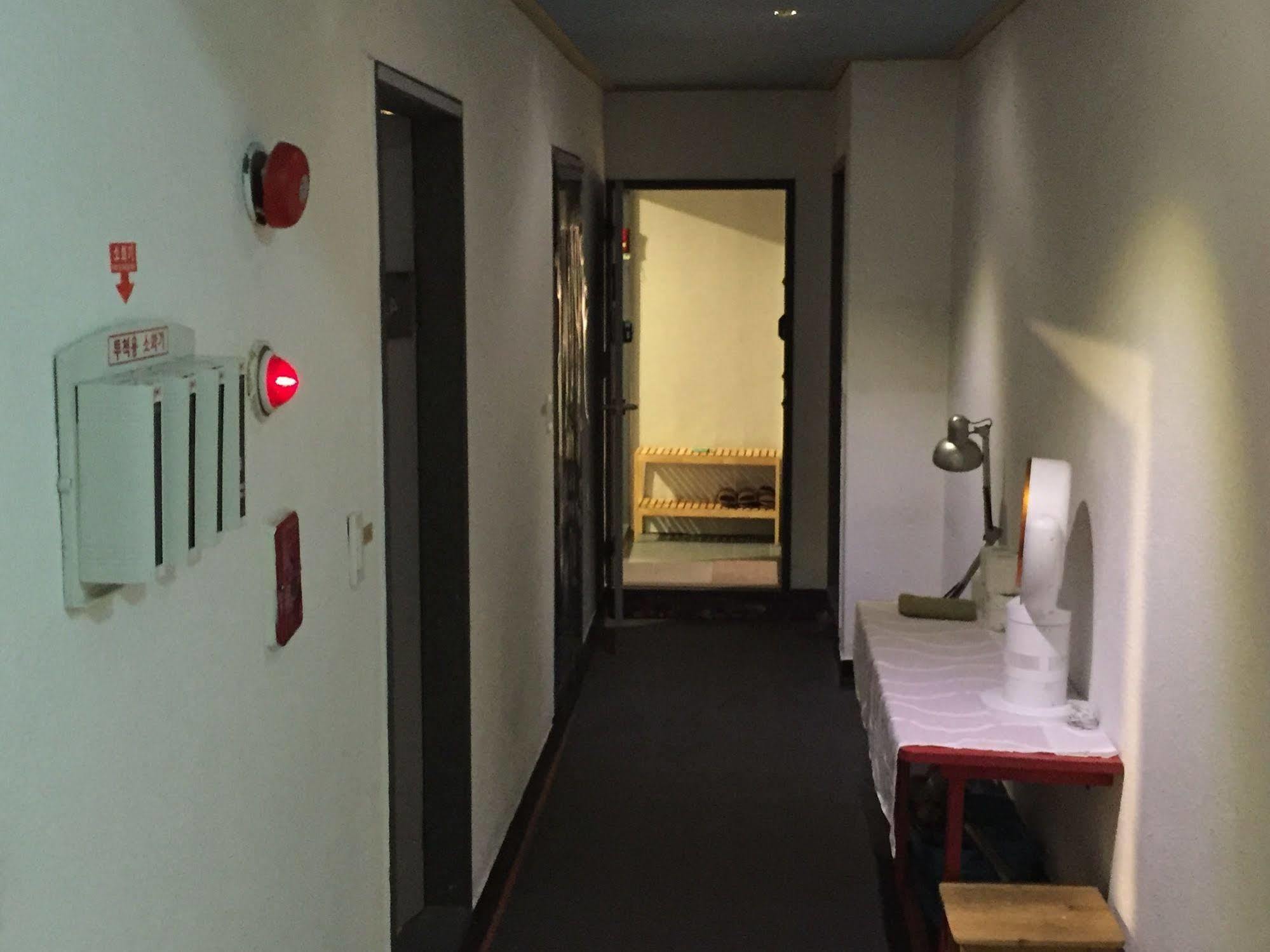 Backpackers In Jeju City Center Kültér fotó
